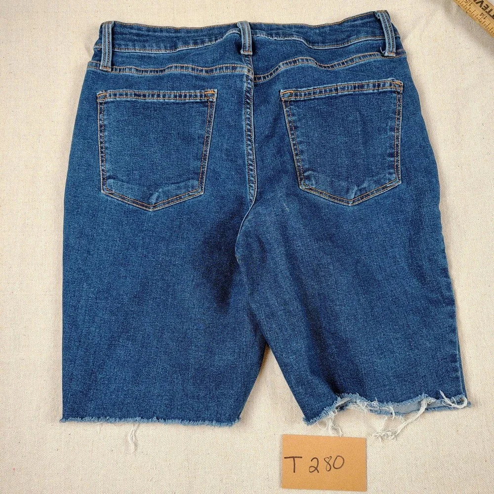 No Boundaries Womens High Rise Raw Hem Denim Bermuda Shorts Blue Size 10 NOBO